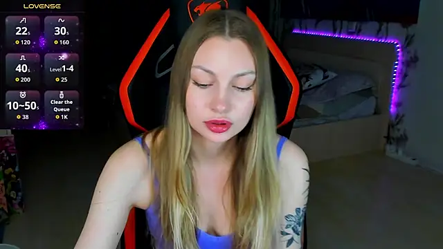 BiMolly online show from April 8, 2026, 11:48 pm