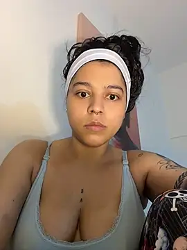 Snapshot of Naiara_sex chatting on April 24, 2026, 5:54 am Naiara sex online show from April 24, 2026, 5:54 am