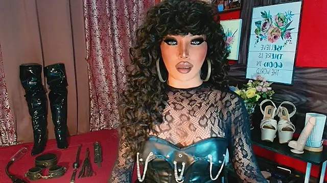 Snapshot of trixxielicious chatting on November 24, 2025, 2:06 pm trixxielicious online show from November 24, 2025, 2:06 pm