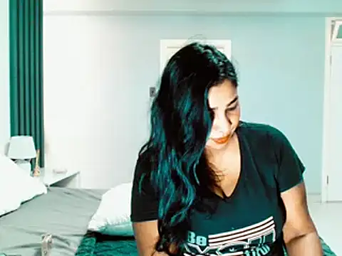 apishkagalmon online show from November 9, 2025, 7:45 pm