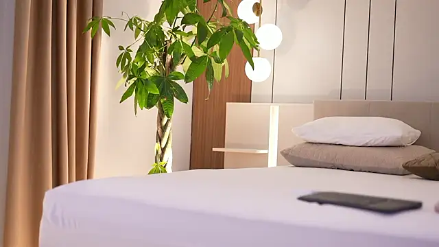 Snapshot of DoviaClaire chatting on February 14, 2026, 8:00 am DoviaClaire online show from February 14, 2026, 8:00 am