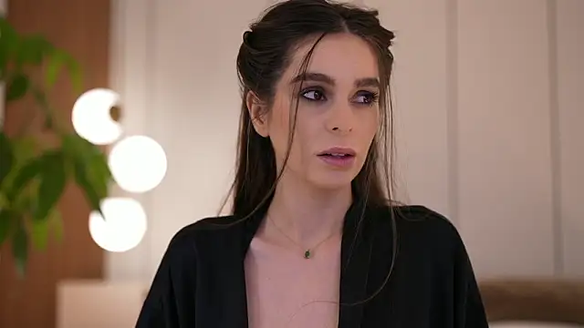 Snapshot of DoviaClaire chatting on February 15, 2026, 8:13 am DoviaClaire online show from February 15, 2026, 8:13 am