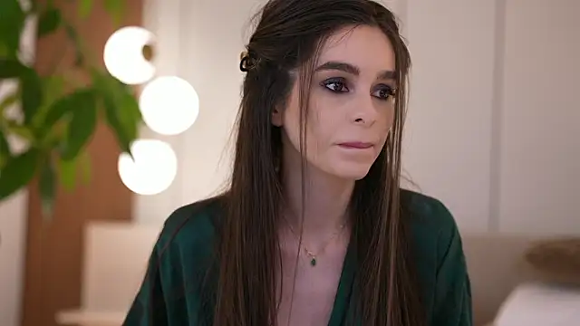 Snapshot of DoviaClaire chatting on March 7, 2026, 8:00 am DoviaClaire online show from March 7, 2026, 8:00 am