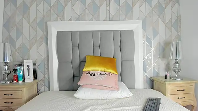 Princsgirl  online show from March 2, 2026, 6:15 pm