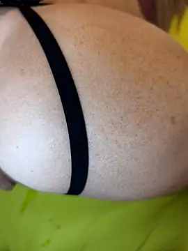 Snapshot of Bull8 chatting on November 16, 2025, 3:50 pm Bull8 online show from November 16, 2025, 3:50 pm