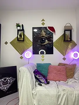 Snapshot of Shantal_Lovee chatting on December 18, 2025, 10:16 pm Shantal Lovee online show from December 18, 2025, 10:16 pm