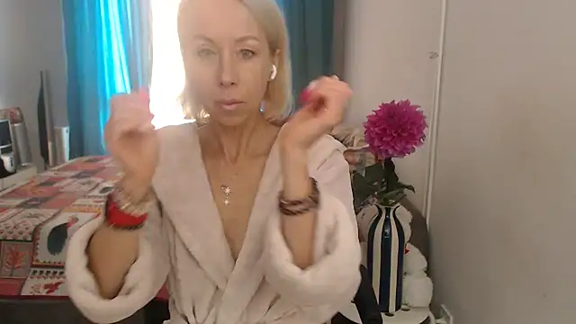 LuxuryNika online show from September 22, 2025, 10:06 am