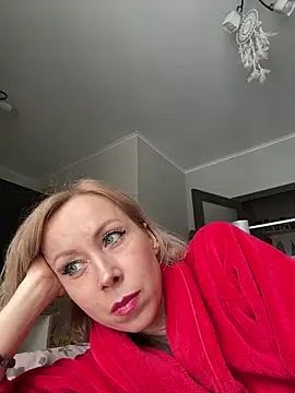 Snapshot of LuxuryNika chatting on February 16, 2026, 1:40 pm LuxuryNika online show from February 16, 2026, 1:40 pm