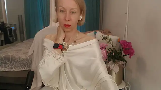 LuxuryNika online show from June 10, 2026, 2:49 pm
