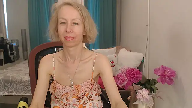 LuxuryNika online show from June 12, 2026, 2:05 pm