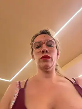 Snapshot of Gatitacarlita chatting on November 24, 2025, 4:29 pm Gatitacarlita online show from November 24, 2025, 4:29 pm