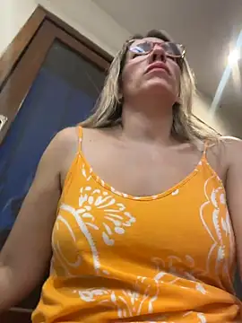 Snapshot of Gatitacarlita chatting on December 20, 2025, 10:50 pm Gatitacarlita online show from December 20, 2025, 10:50 pm