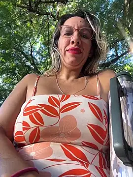 Snapshot of Gatitacarlita chatting on March 13, 2026, 10:33 am Gatitacarlita online show from March 13, 2026, 10:33 am
