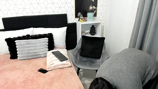 Snapshot of Heidix chatting on February 17, 2025, 10:51 am Heidix online show from February 17, 2025, 10:51 am