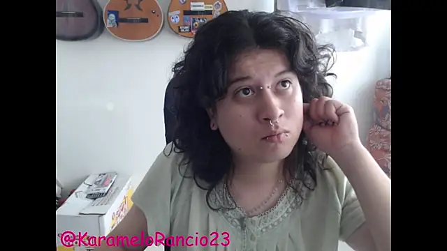 Snapshot of Smoke_trip_Alicia chatting on February 3, 2025, 12:47 pm Smoke trip Alicia online show from February 3, 2025, 12:47 pm