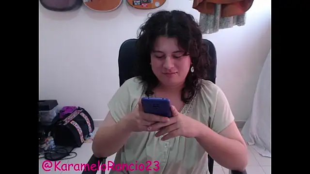 Snapshot of Smoke_trip_Alicia chatting on February 23, 2025, 1:32 pm Smoke trip Alicia online show from February 23, 2025, 1:32 pm