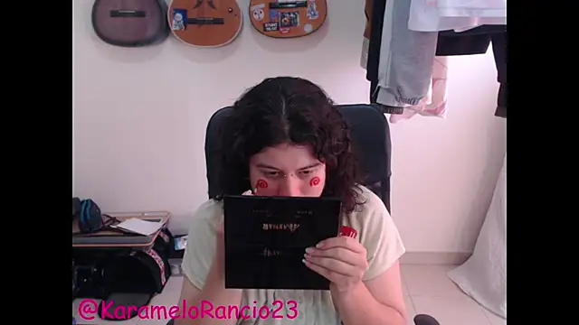 Snapshot of Smoke_trip_Alicia chatting on March 7, 2025, 1:07 pm Smoke trip Alicia online show from March 7, 2025, 1:07 pm