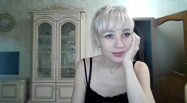 Snapshot of BarbaraKim chatting on December 16, 2024, 2:27 pm BarbaraKim online show from December 16, 2024, 2:27 pm