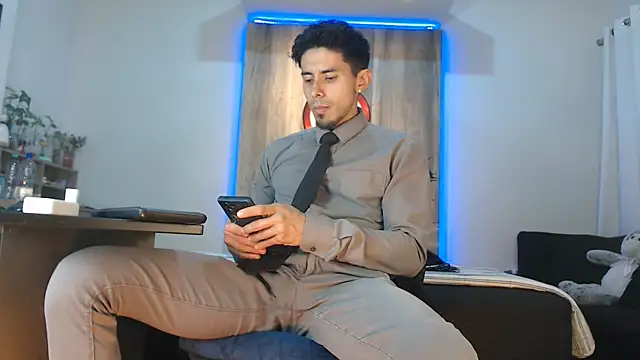 Snapshot of Andrew_4_ chatting on November 16, 2025, 8:31 am Andrew 4 online show from November 16, 2025, 8:31 am