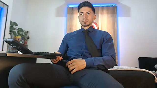 Snapshot of Andrew_4_ chatting on January 11, 2026, 11:43 pm Andrew 4 online show from January 11, 2026, 11:43 pm