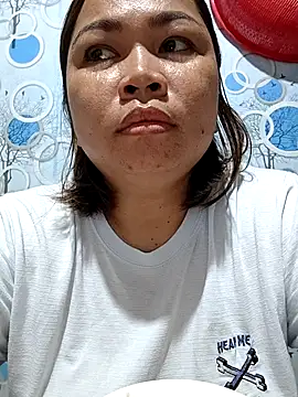 Snapshot of XXLorie_02 chatting on December 13, 2025, 9:42 pm XXLorie 02 online show from December 13, 2025, 9:42 pm