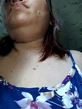 XXLorie 02 online show from April 15, 2026, 2:40 am