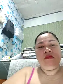 XXLorie 02 online show from June 25, 2026, 11:42 pm