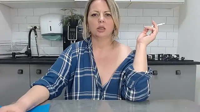 erikaerika online show from February 2, 2025, 2:34 pm