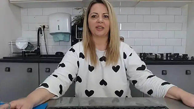 erikaerika online show from February 4, 2025, 10:10 am