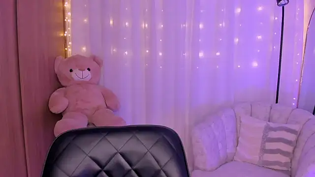 AmyDavis  online show from September 8, 2025, 11:37 pm