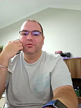 Andrew1900529 online show from October 15, 2025, 6:24 am