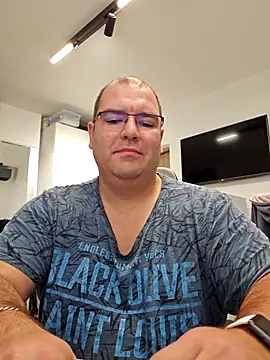 Andrew1900529 online show from October 26, 2025, 7:20 pm