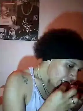 Snapshot of LUNAdeMARTE chatting on December 7, 2024, 3:04 am LUNAdeMARTE online show from December 7, 2024, 3:04 am