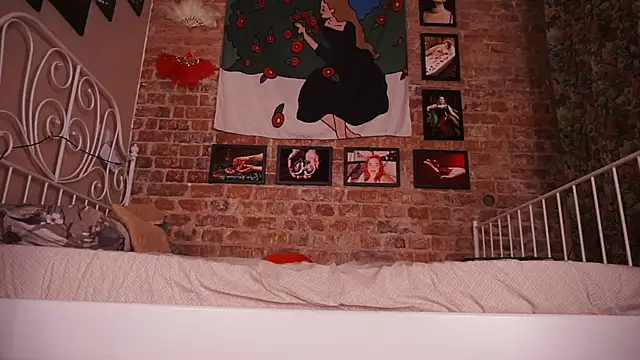 Evelively online show from December 18, 2025, 2:28 am