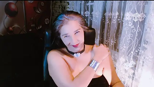 Snapshot of Veraluz chatting on October 11, 2025, 6:06 pm Veraluz online show from October 11, 2025, 6:06 pm