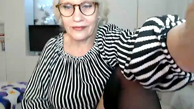 Snapshot of Ghertrude52 chatting on March 7, 2025, 7:52 am Ghertrude52 online show from March 7, 2025, 7:52 am