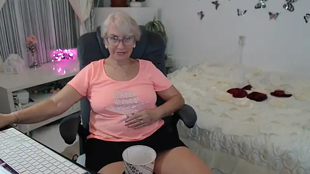 Snapshot of Ghertrude52 chatting on September 26, 2025, 4:05 am Ghertrude52 online show from September 26, 2025, 4:05 am