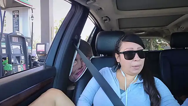 Foglove69 online show from October 29, 2025, 4:31 pm