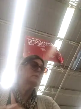 Snapshot of emma_tour chatting on December 3, 2024, 8:06 pm emma tour online show from December 3, 2024, 8:06 pm