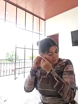 Snapshot of emma_tour chatting on February 15, 2025, 4:12 pm emma tour online show from February 15, 2025, 4:12 pm