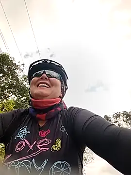 Snapshot of emma_tour chatting on October 1, 2025, 2:23 pm emma tour online show from October 1, 2025, 2:23 pm