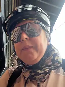 Snapshot of emma_tour chatting on October 26, 2025, 3:18 pm emma tour online show from October 26, 2025, 3:18 pm