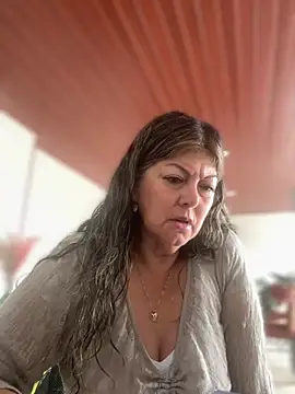 Snapshot of emma_tour chatting on November 4, 2025, 4:50 pm emma tour online show from November 4, 2025, 4:50 pm