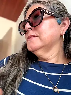 Snapshot of emma_tour chatting on November 9, 2025, 9:35 pm emma tour online show from November 9, 2025, 9:35 pm