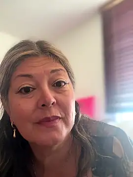 Snapshot of emma_tour chatting on November 11, 2025, 2:28 pm emma tour online show from November 11, 2025, 2:28 pm