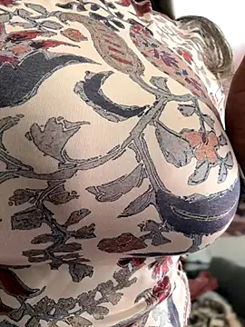 Snapshot of emma_tour chatting on November 15, 2025, 1:40 pm emma tour online show from November 15, 2025, 1:40 pm