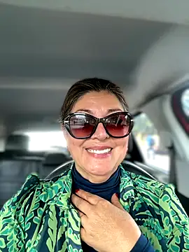 Snapshot of emma_tour chatting on November 18, 2025, 4:22 pm emma tour online show from November 18, 2025, 4:22 pm