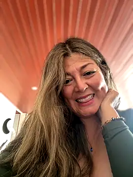 Snapshot of emma_tour chatting on November 22, 2025, 9:14 pm emma tour online show from November 22, 2025, 9:14 pm