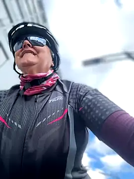 Snapshot of emma_tour chatting on December 1, 2025, 2:55 pm emma tour online show from December 1, 2025, 2:55 pm