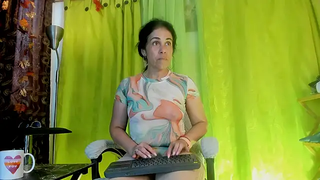Snapshot of girasol_walton chatting on July 6, 2026, 2:14 pm girasol walton online show from July 6, 2026, 2:14 pm